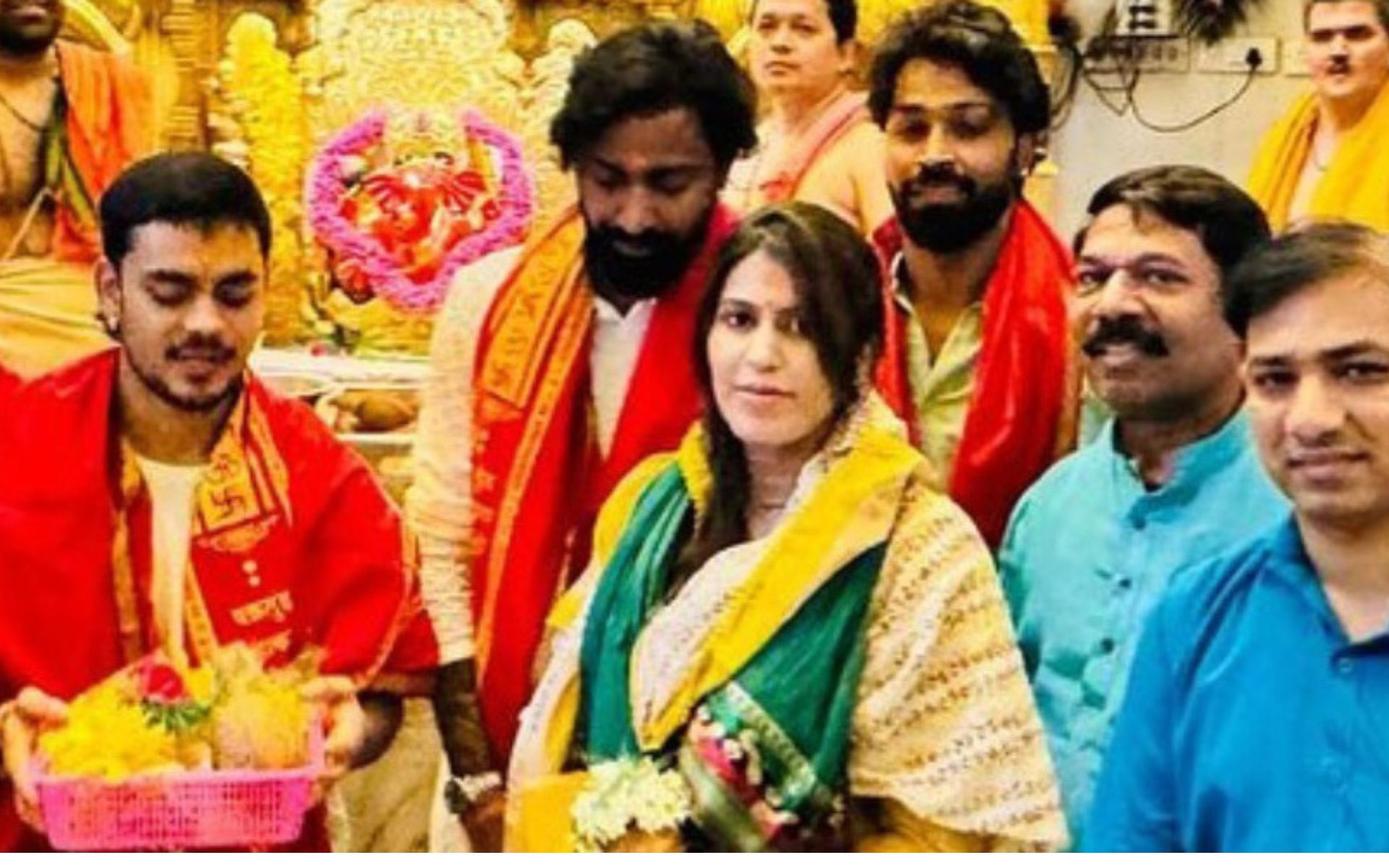 Hardik Pandya Visits Siddhivinayak Temple With Krunal, Ishan Kishan & Piyush Chawla